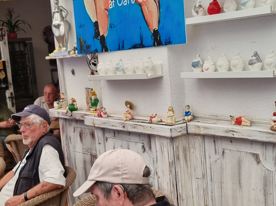 The Fat ladies at Sandras  Café
