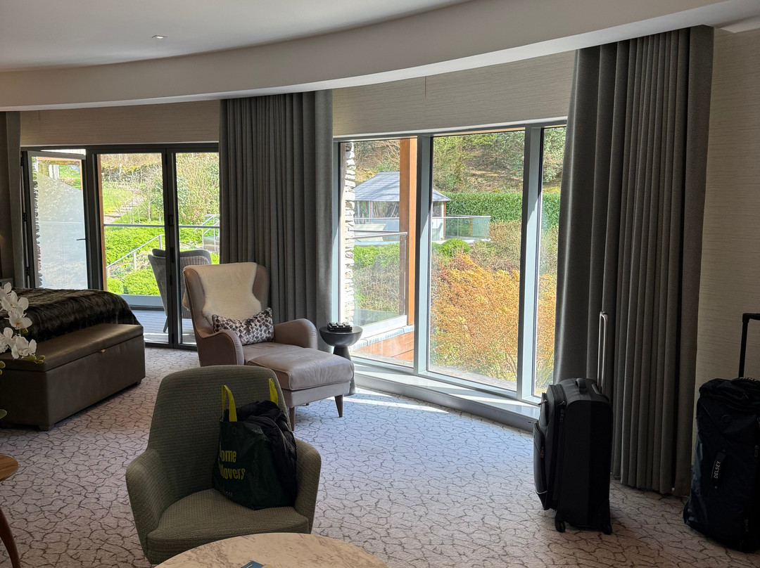 洛多尔瀑布水疗酒店主图