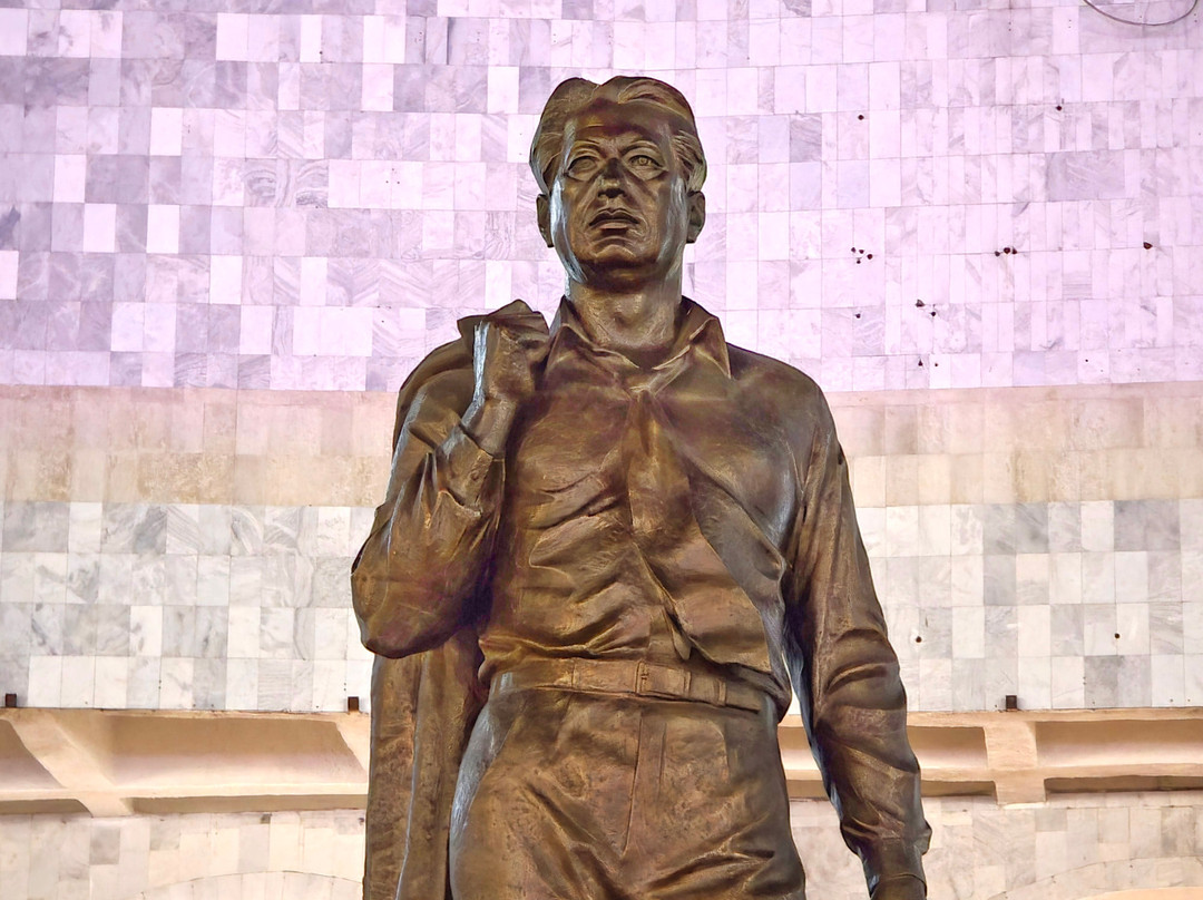 Monument to Chingiz Aitmatov-比斯凯克必去景点