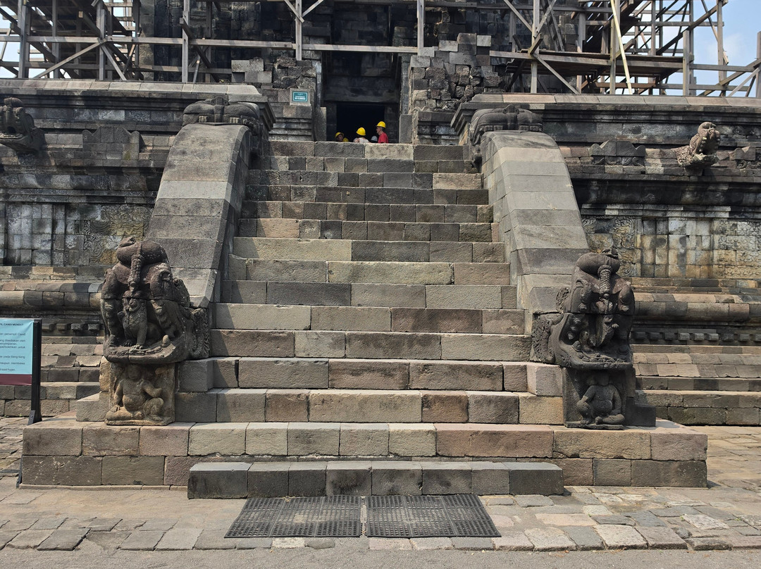 Mendut Buddhist Monastery-Mungkid必去景点