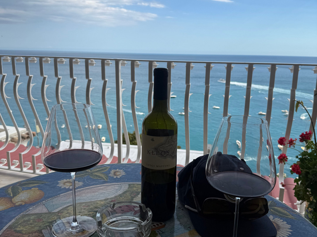 伊登洛克套房酒店主图