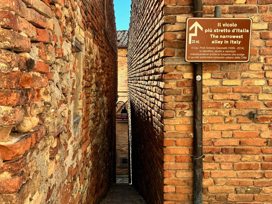 The Narrowest Alley in Italy-里帕特兰索内必去景点