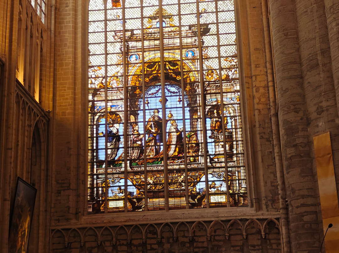 圣弥额尔圣古都勒主教座堂（Cathedrale St-Michel et Ste-Gudule）-布鲁塞尔必去景点