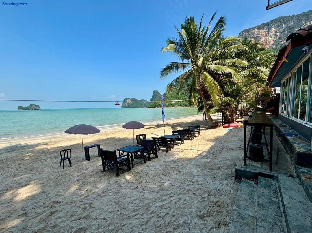 Wangsarai Resort and Restaurant wạng s̄āh̄r̀āy rī s̄xr̒t læa r̂ān xāh̄ār