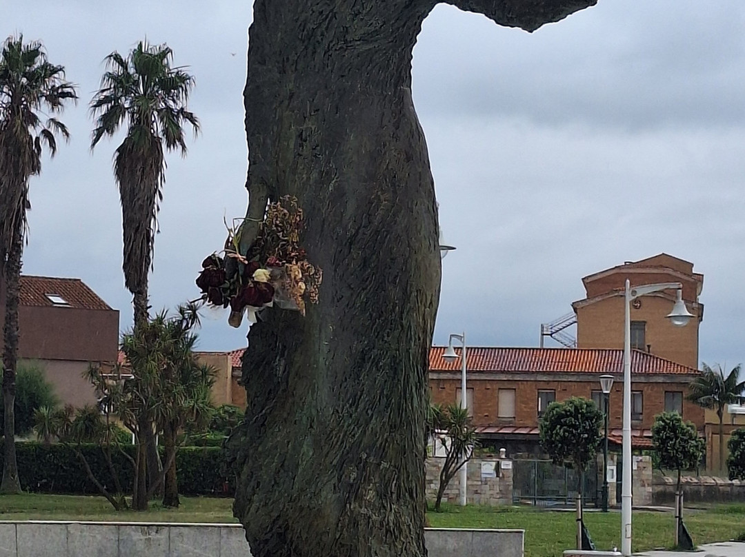 Monumento a la Madre del emigrante-希洪必去景点