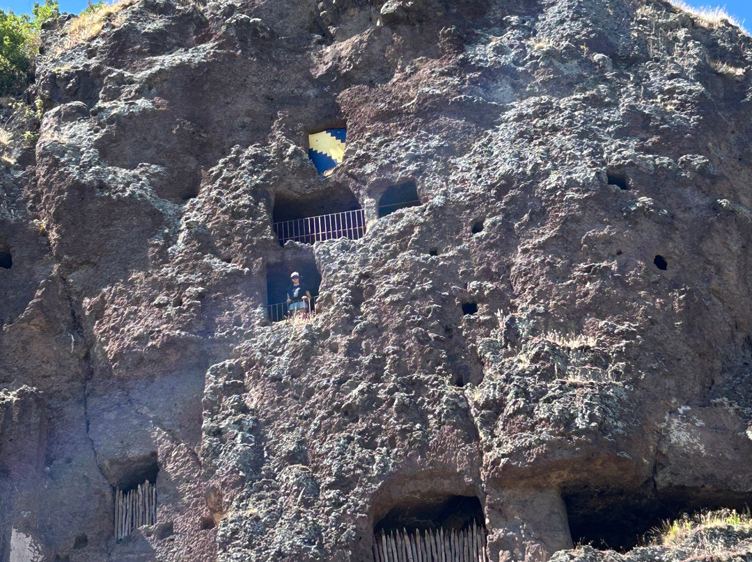 Site Troglodyte de Jonas - Forteresse médiévale et chapelle romane-Saint-Pierre-Colamine必去景点