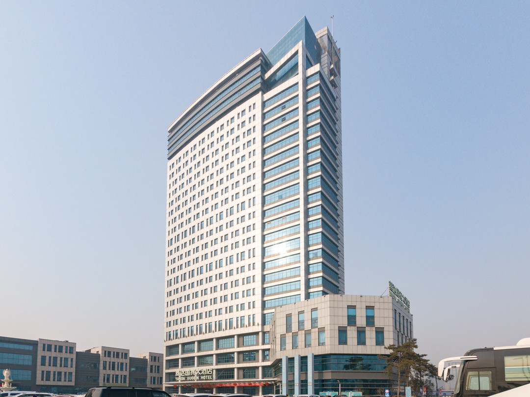 三河燕达国宾酒店主图
