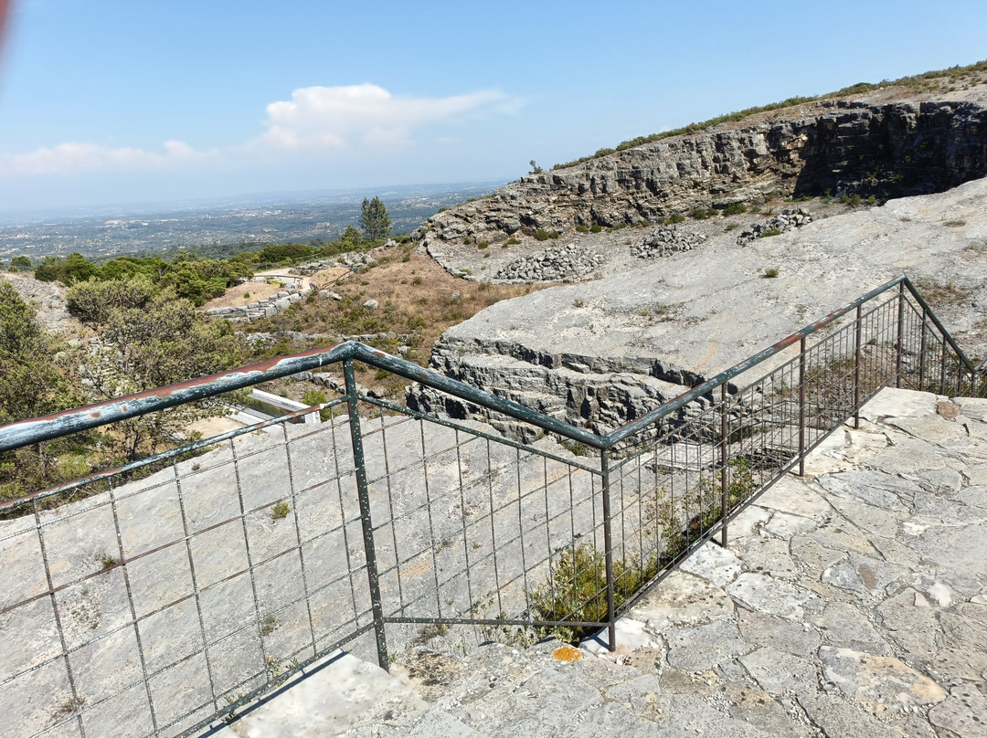 Natural Monument of the Dinosaur Footprints-Ourem必去景点