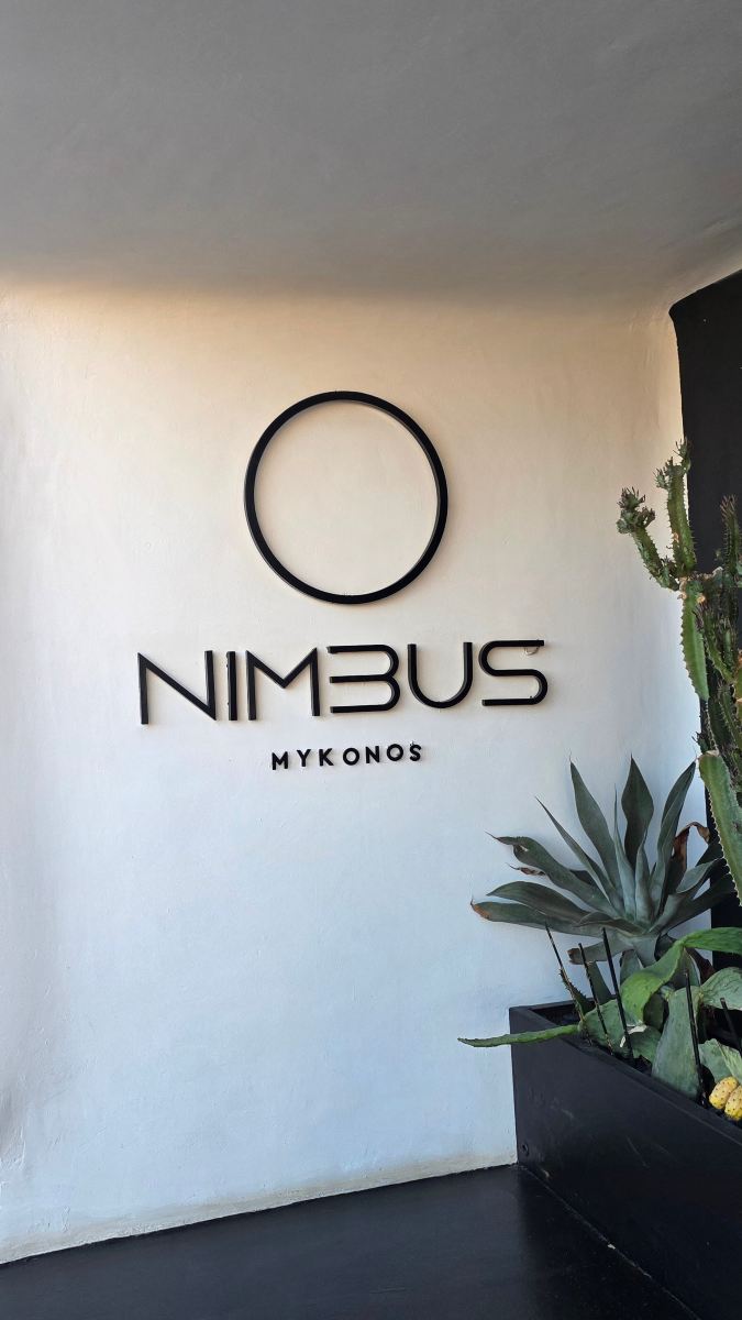 米科诺斯尼姆巴斯酒店-旅行者