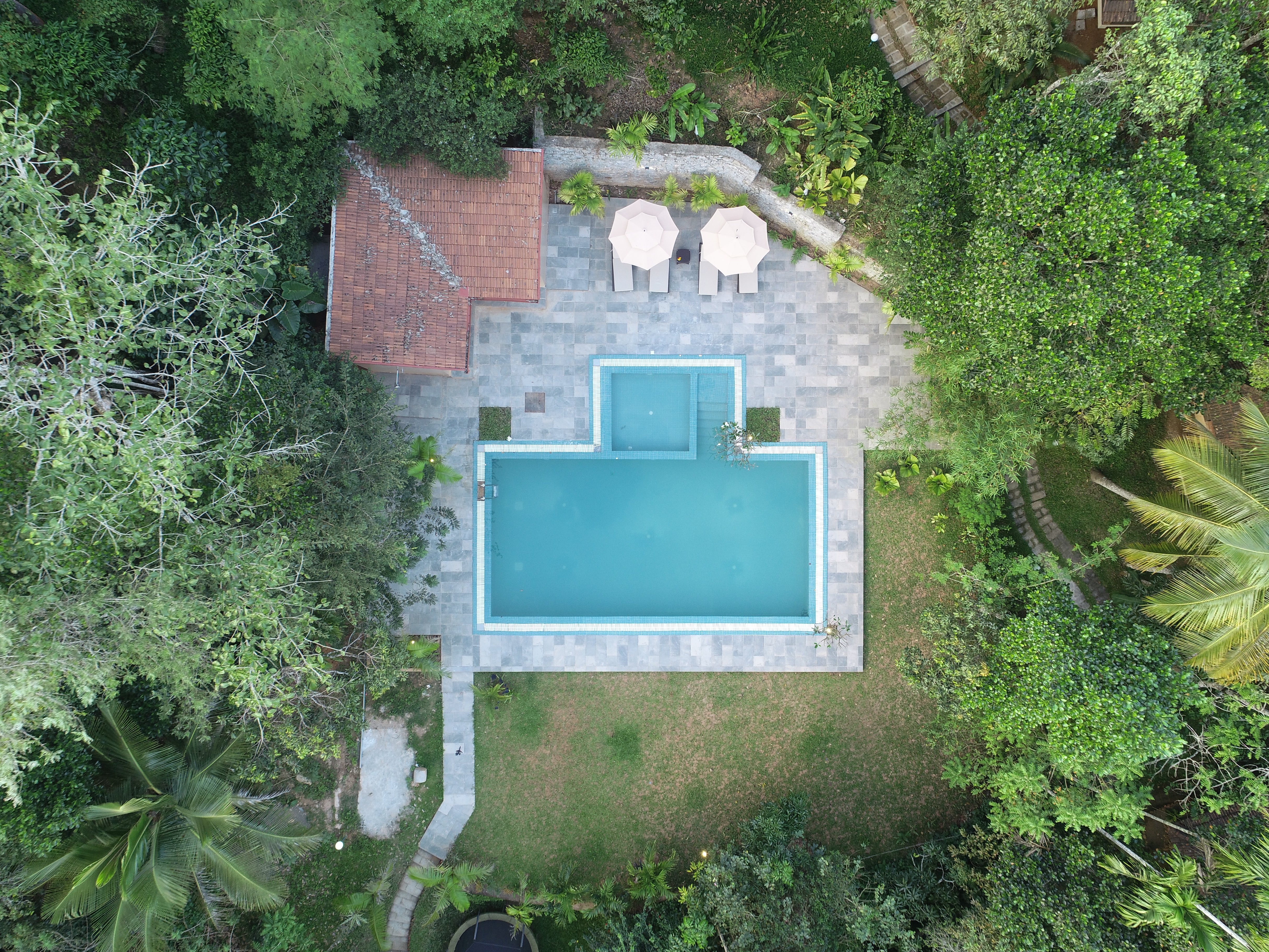 Raindrops Resorts-官方