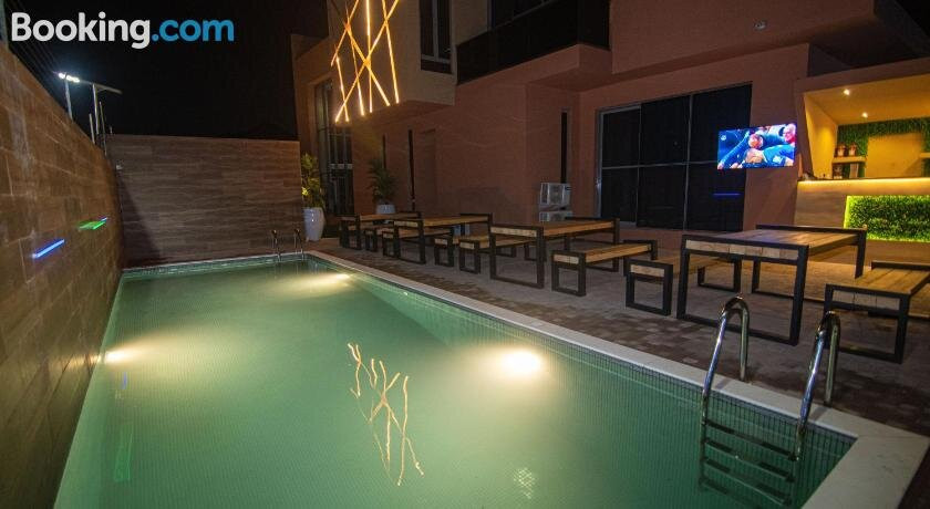 649 Suites