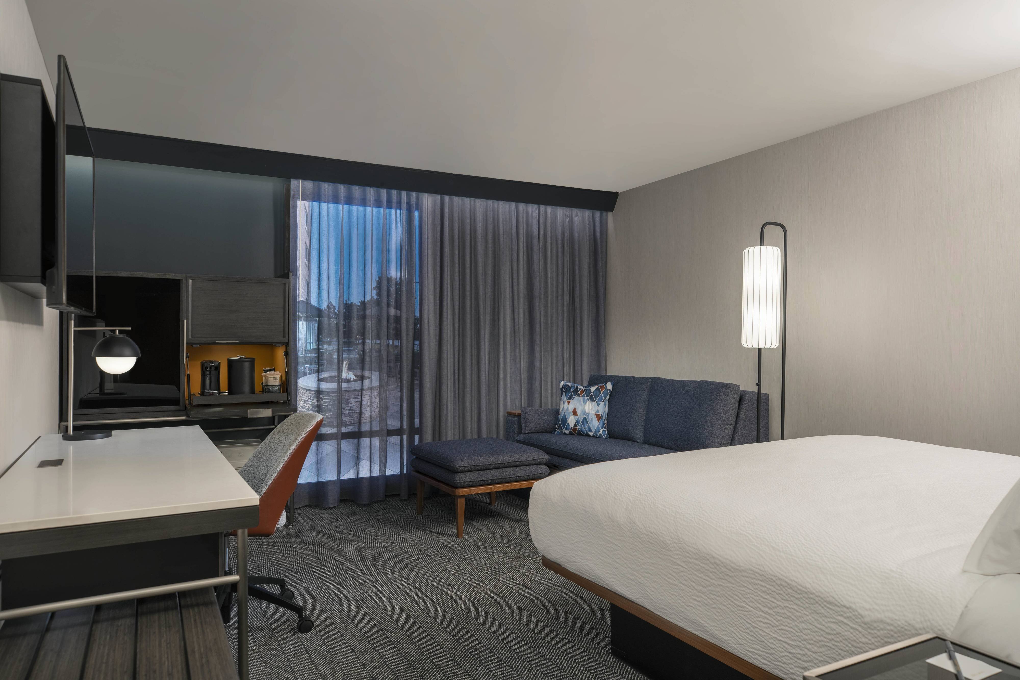 Courtyard by Marriott Iowa City University Heights-官方