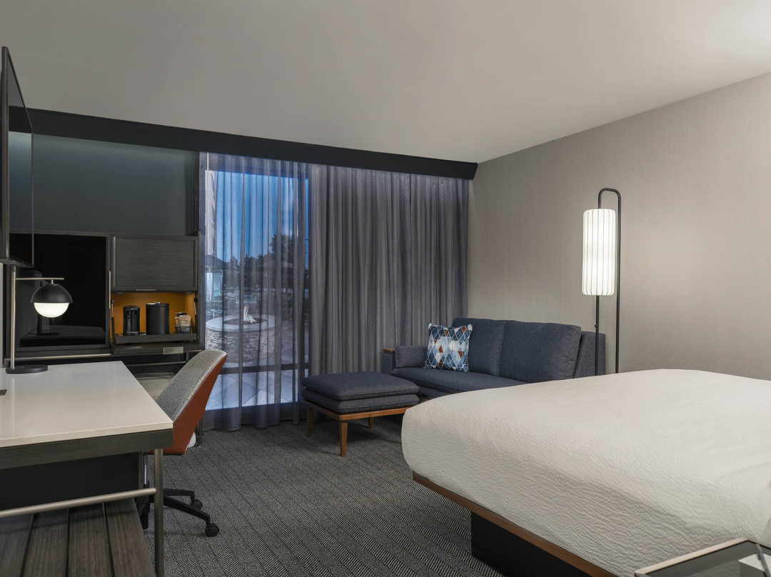 Courtyard by Marriott Iowa City University Heights主图