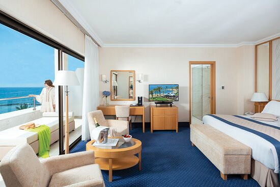 Constantinou Bros Pioneer Beach Hotel主图