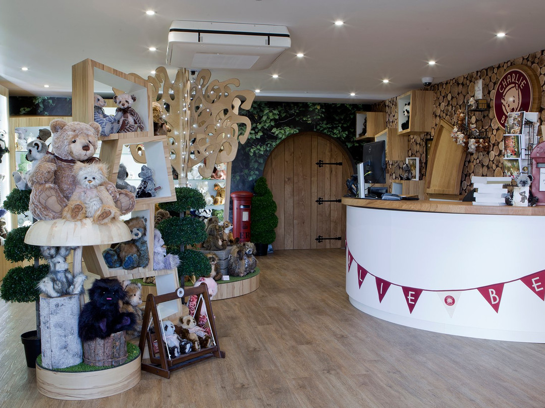 Charlie Bears Gallery & Shop-朗塞斯顿必去景点