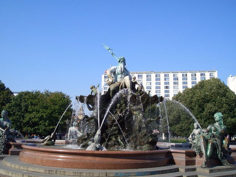 Neptunbrunnen-柏林必去景点
