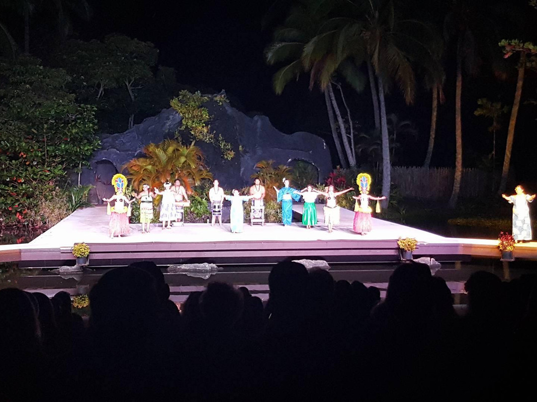 史密斯家族花园的烤猪大餐-利胡埃必去景点