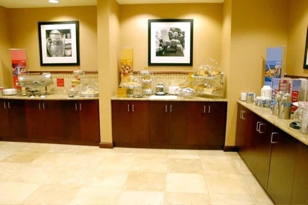 卡莱拉希尔顿恒庭酒店主图