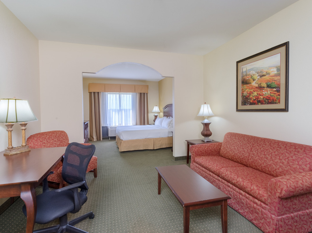 Holiday Inn Express & Suites Lexington Nw-the Vineyard By IHG主图