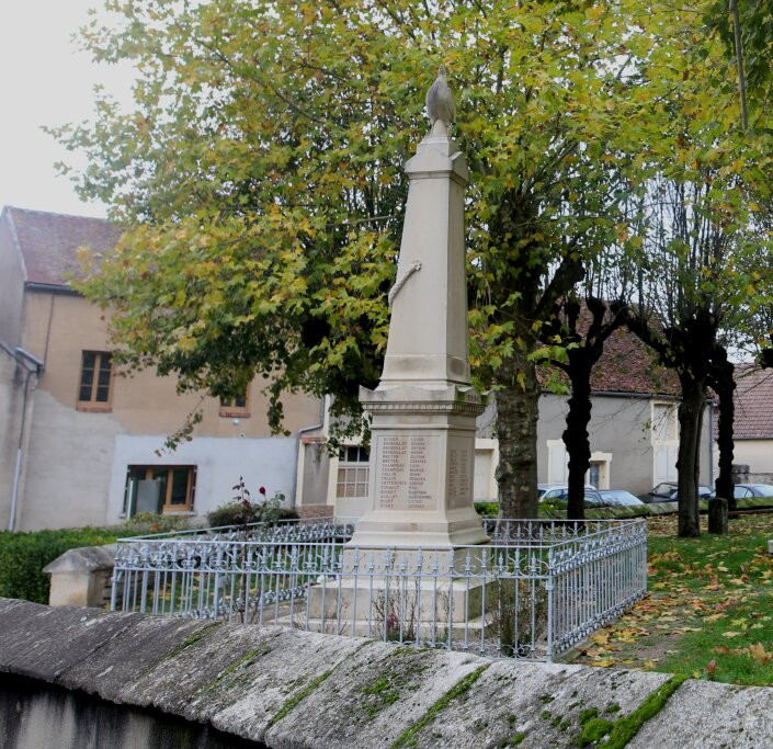 Monument Aux Morts De Joux-la-ville景点图片