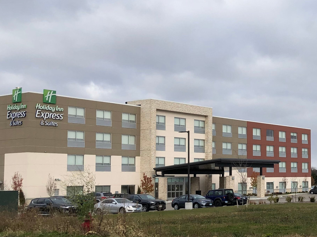 Holiday Inn Express & Suites Elkhorn - Lake Geneva Area By IHG主图