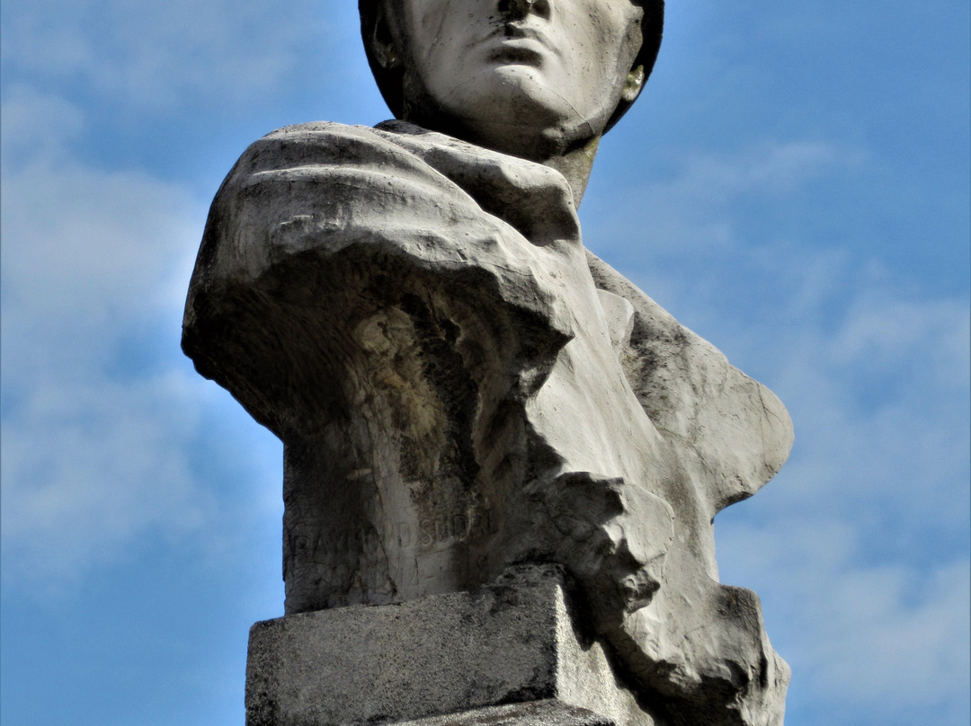Monument Communal-Coubron必去景点