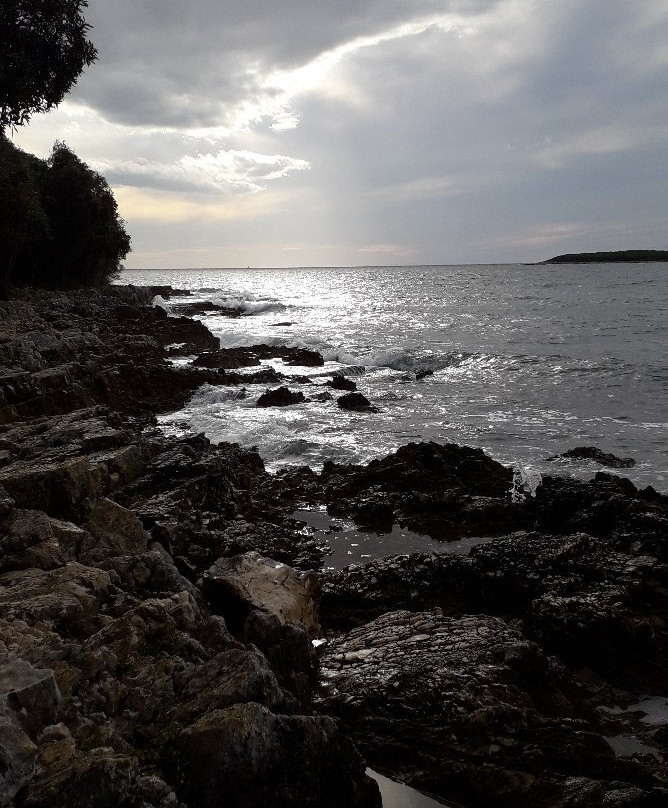 Škaraba Beach-罗维尼必去景点