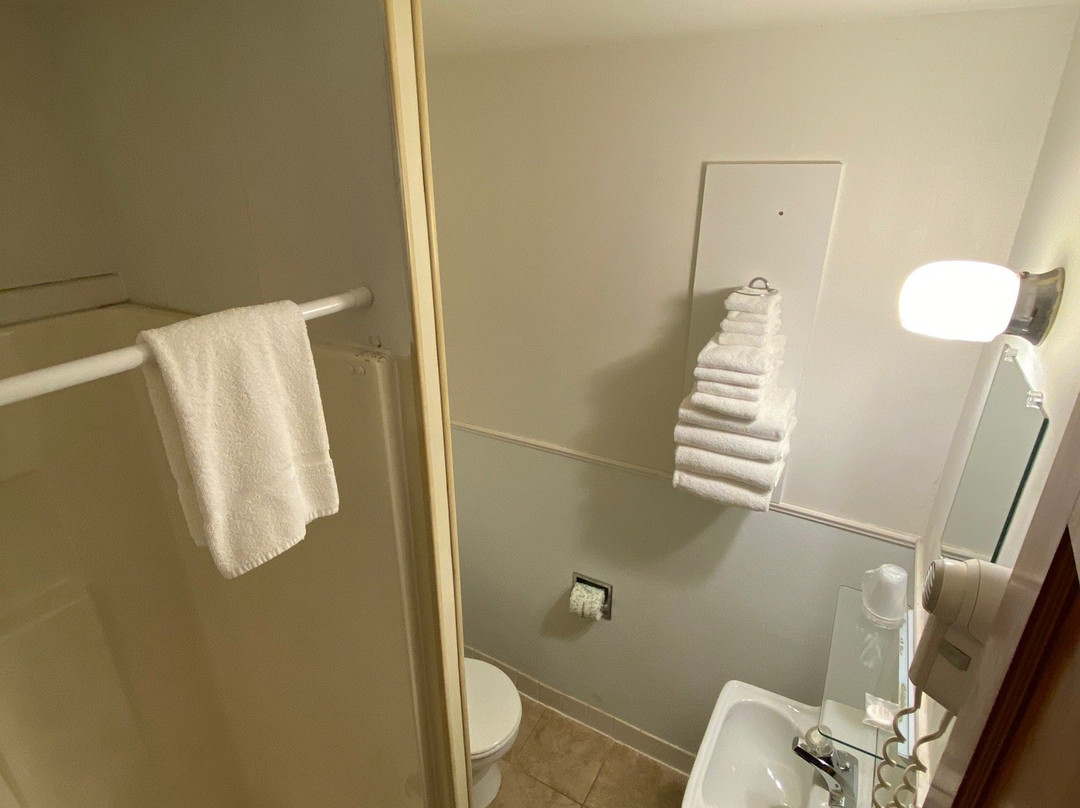 West Glacier Village主图