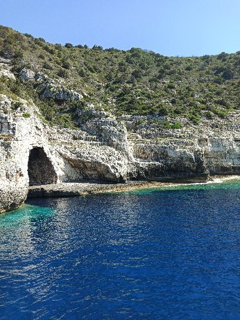 Aphrodite's Cave-帕尔加必去景点