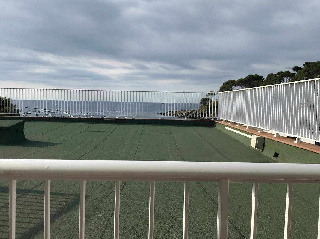 特拉马尔酒店主图