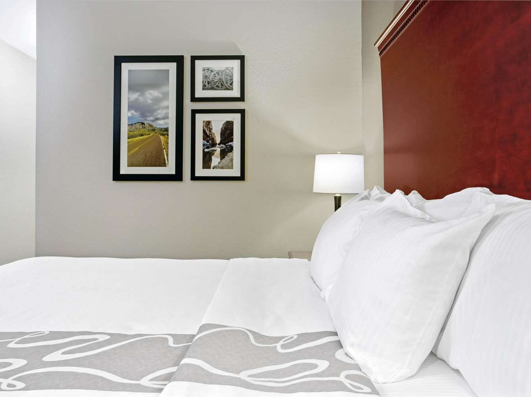 费尔菲尔德拉昆塔温德姆套房酒店主图