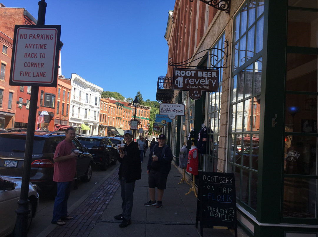 Root Beer Revelry-加利纳必去景点