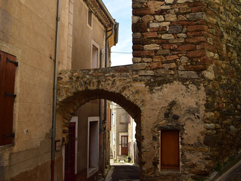 Eglise Saint André-Roquebrun必去景点