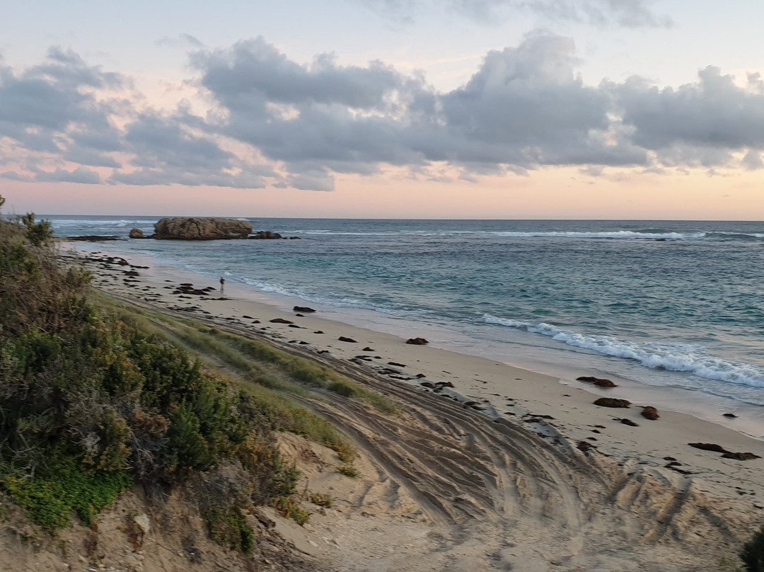 Cape Banks Lighthouse-Carpenter's Rocks必去景点