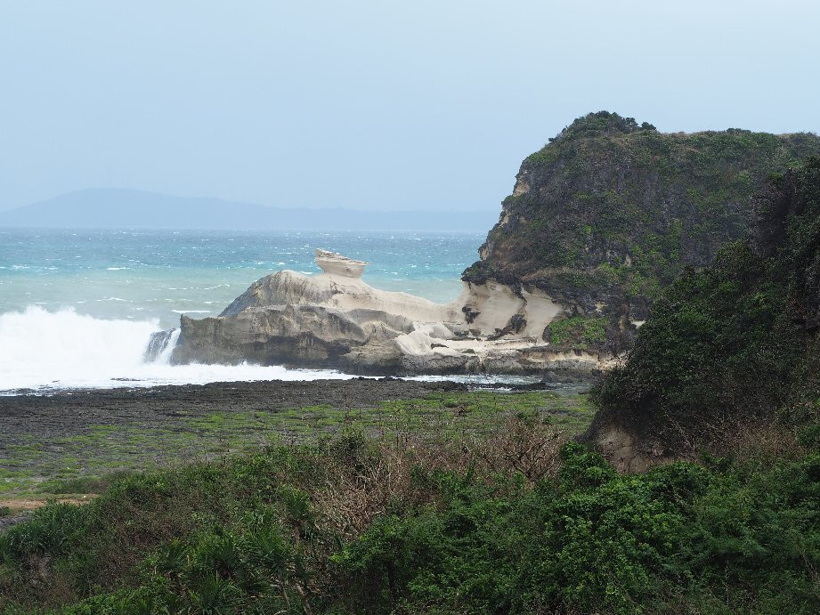 Kapurpurawan Rock Formation景点图片