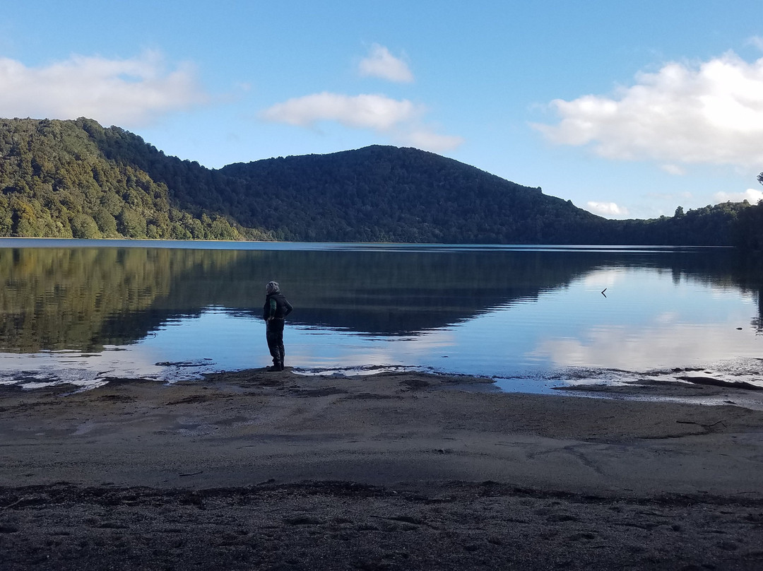 Lake Rotopounamu景点图片