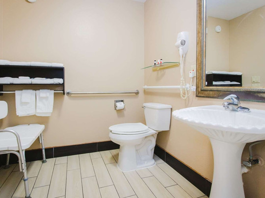 Days Inn by Wyndham Rosenberg主图