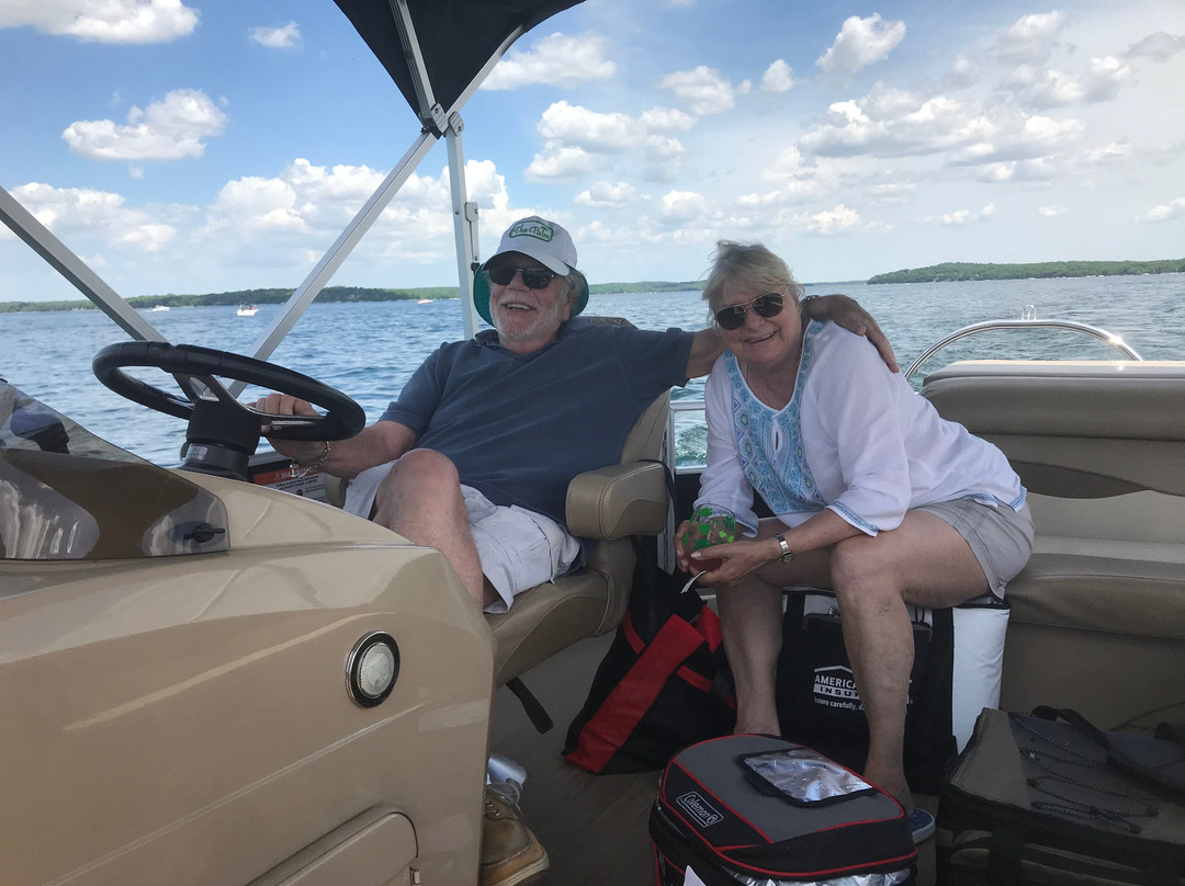 Marina Bay Boat Rentals-日内瓦湖必去景点