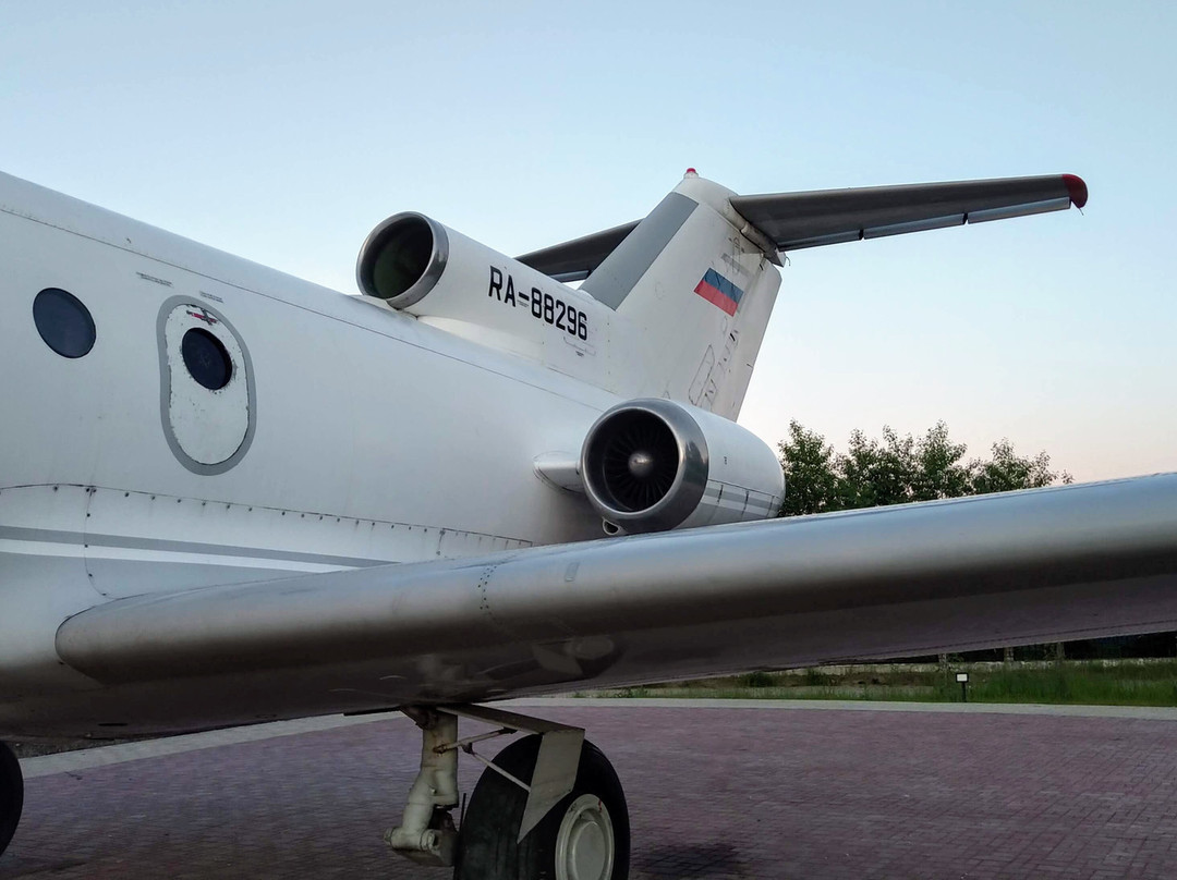 Plane YAK-40 Monument景点图片