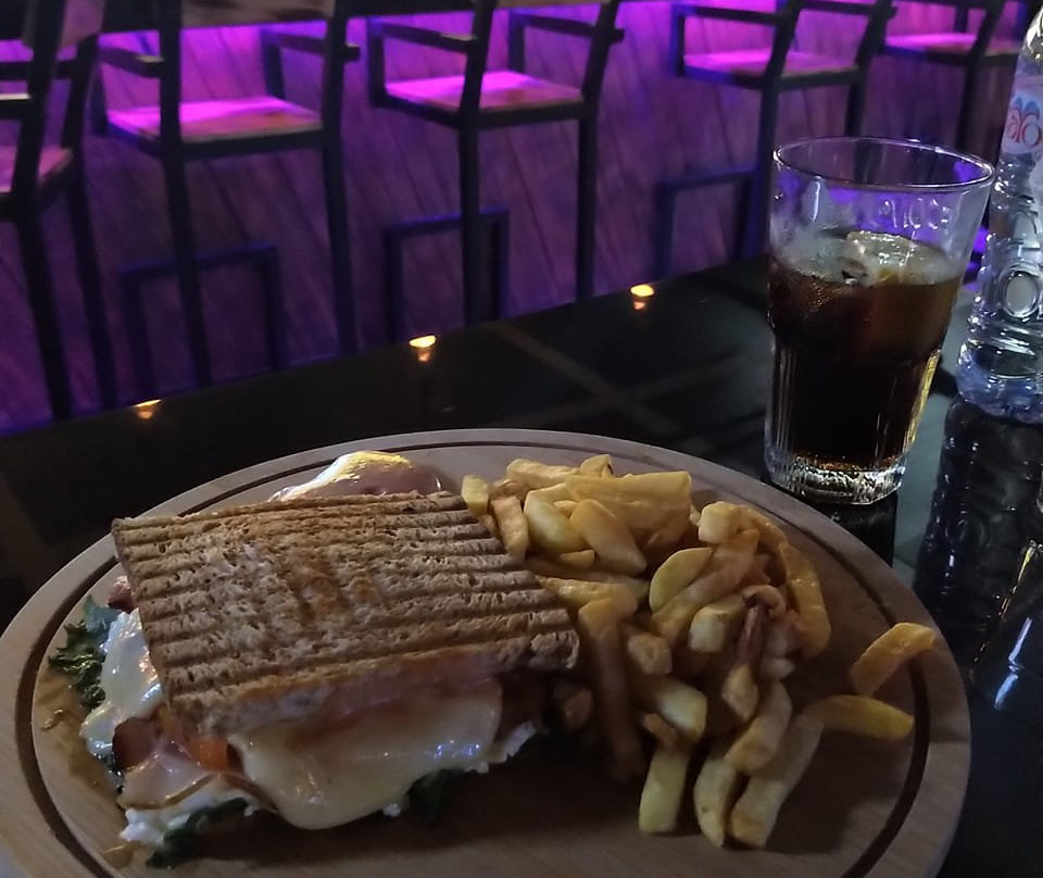 Pichichi Sportsbar-布拉萨市必去景点