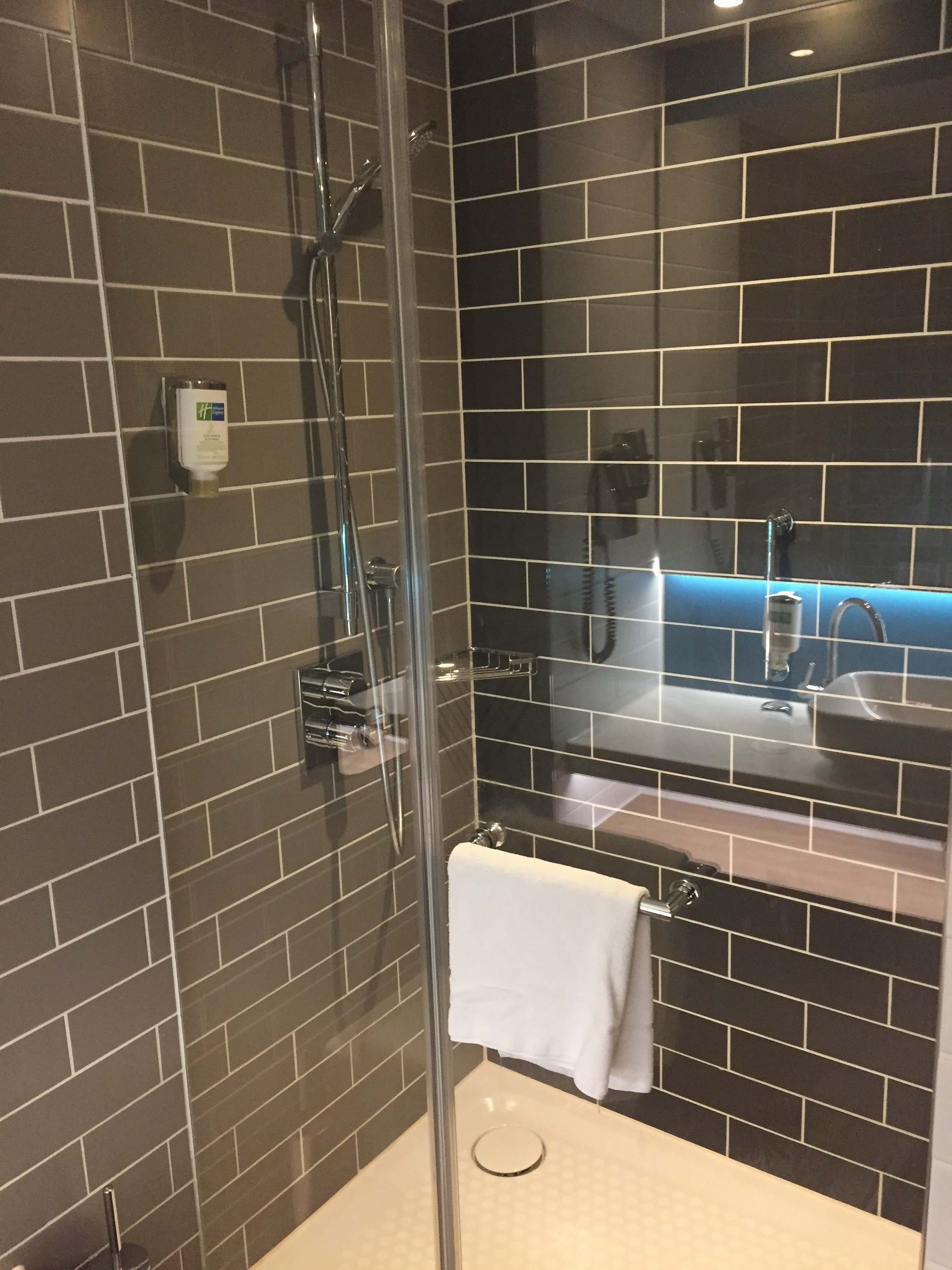 Holiday Inn Express Stuttgart - Waiblingen, an IHG hotel-浴室