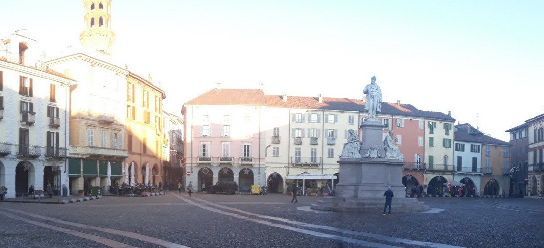 Piazza Cavour景点图片
