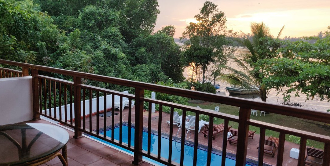 本托塔水滨度假酒店主图