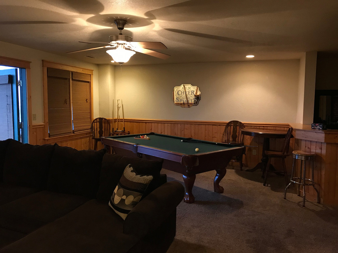 Scenic Wolf Mountain Cabins主图