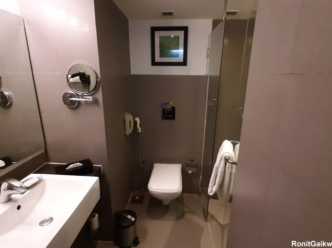 Royal Orchid Central主图