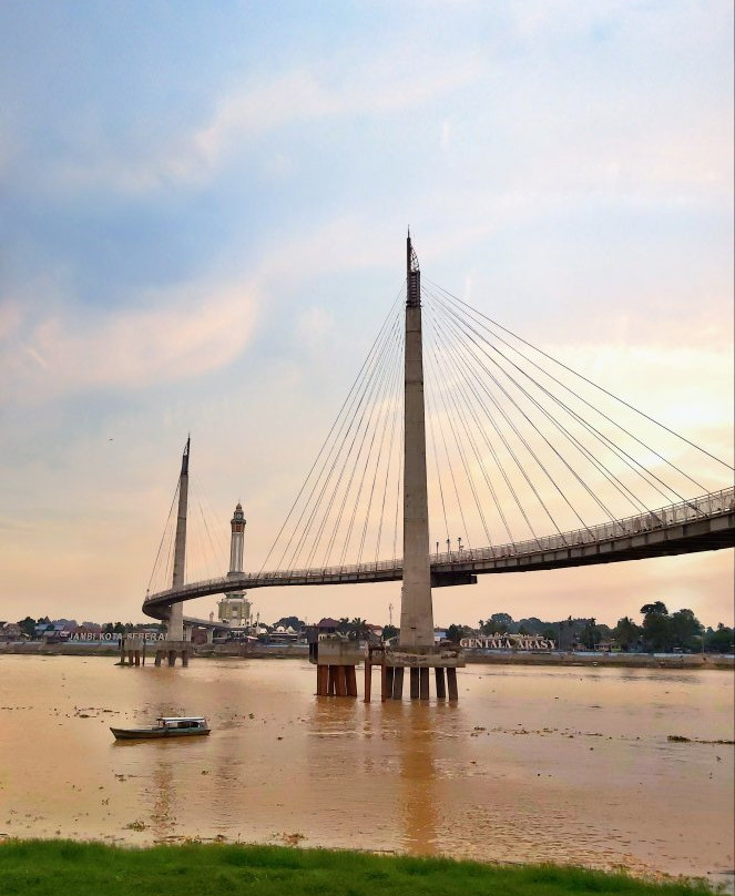 Gentala Arasy Pedestrian Bridge-占碑必去景点