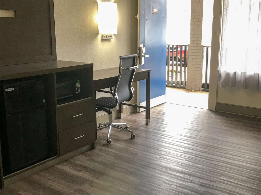 Motel 6 Burlington NC主图