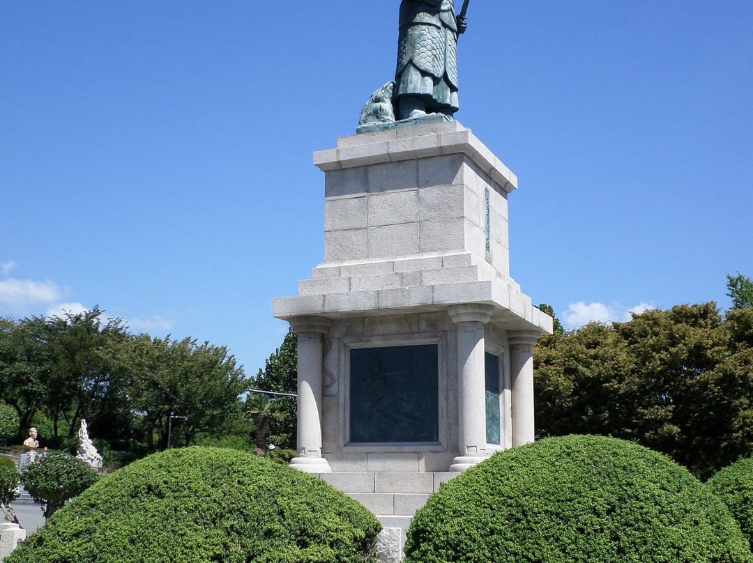 Statue of Chungmoogong-釜山必去景点