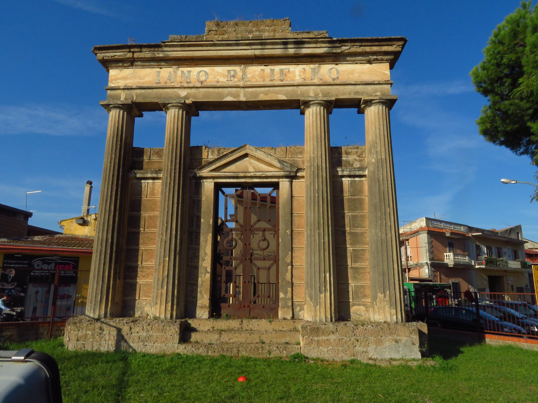 Porta di Iano Pacifero景点图片