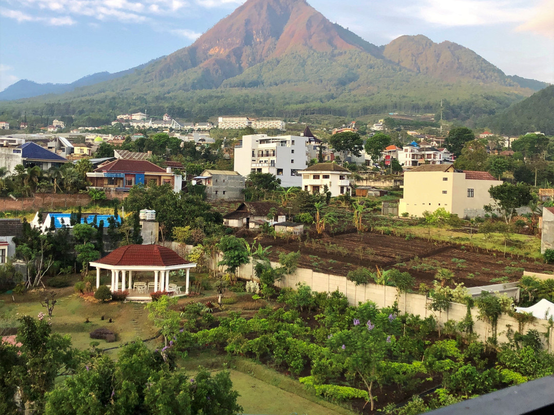 Amarta Hills Hotel and Resort主图